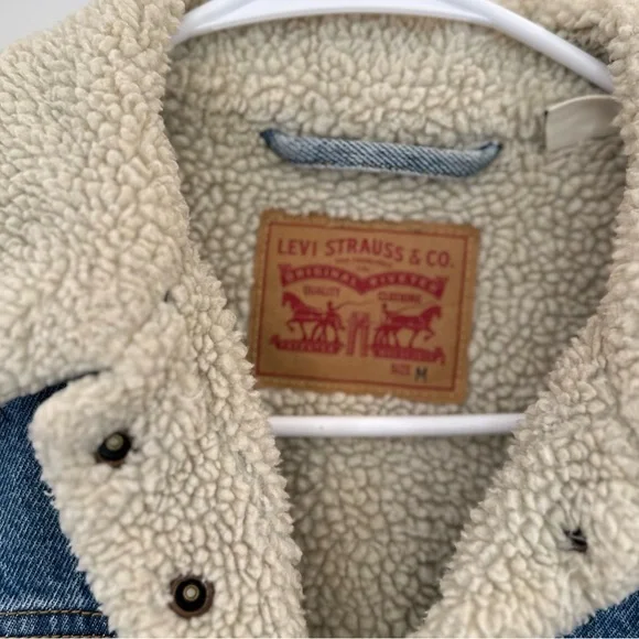 Levi’s Sherpa Trucker Jean Jacket - Picture 4 of 7
